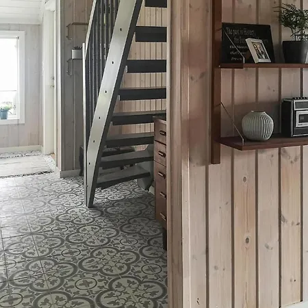 Holiday home Stunning In With Kitchen Hebnes