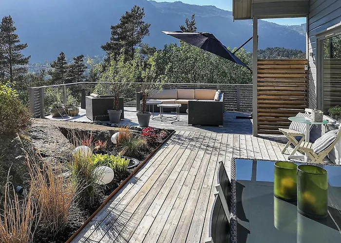 Vakantiehuis Stunning In With Kitchen Hebnes